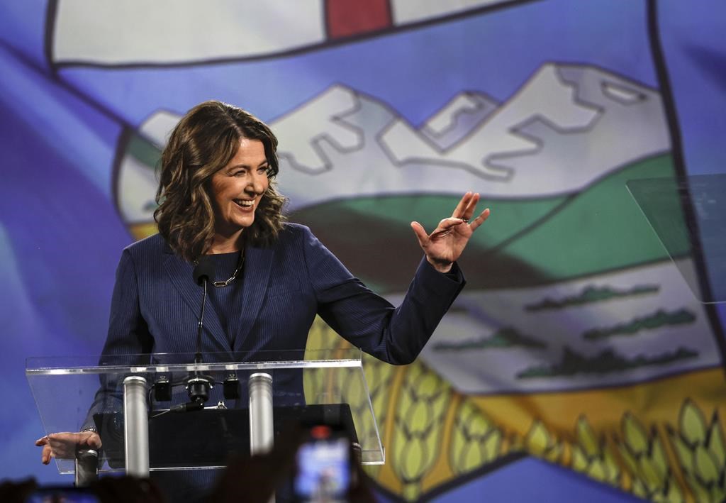 Les libéraux fédéraux respectent le choix des Albertains, dit Chrystia Freeland