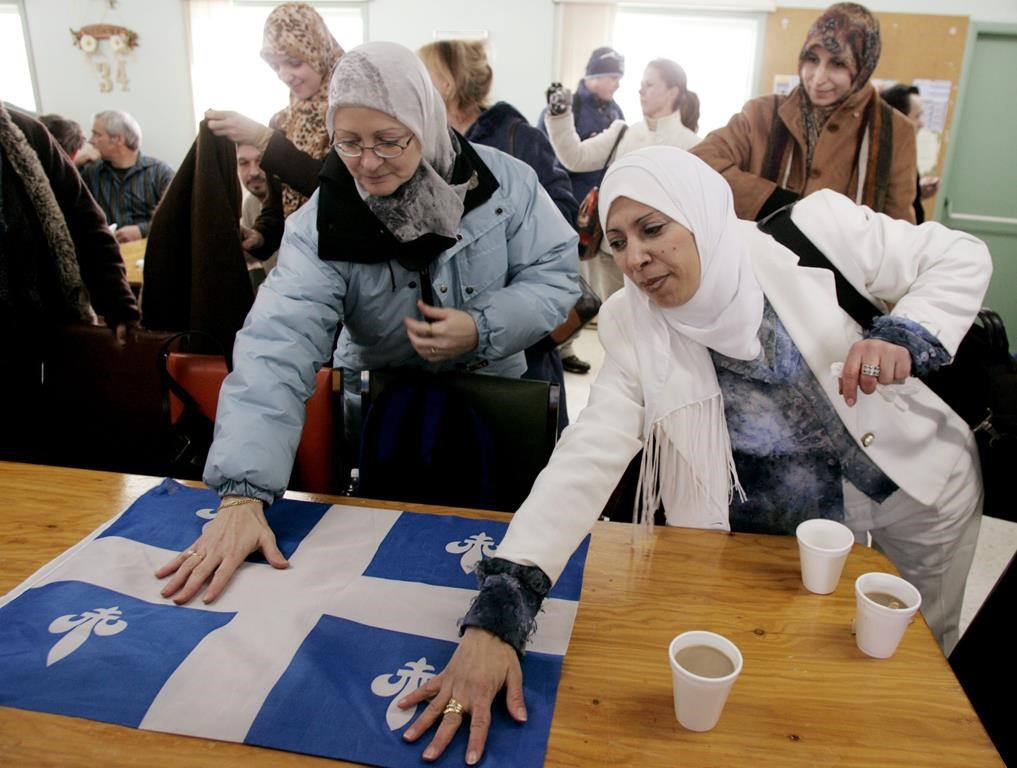 PQ: mesures pour promouvoir le français chez les immigrants et dans les entreprises