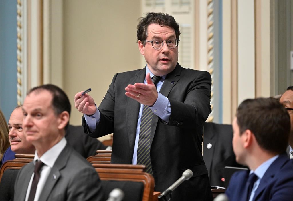 Profs qui n'ont qu'un diplôme d'études secondaires: mieux que rien, plaide Drainville