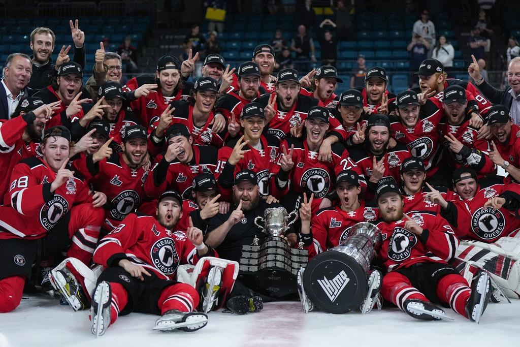 Les élus rendent hommage aux Remparts, champions de la Coupe Memorial