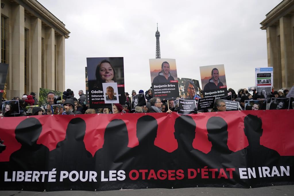 Un rassemblement à Montréal en soutien aux Iraniens