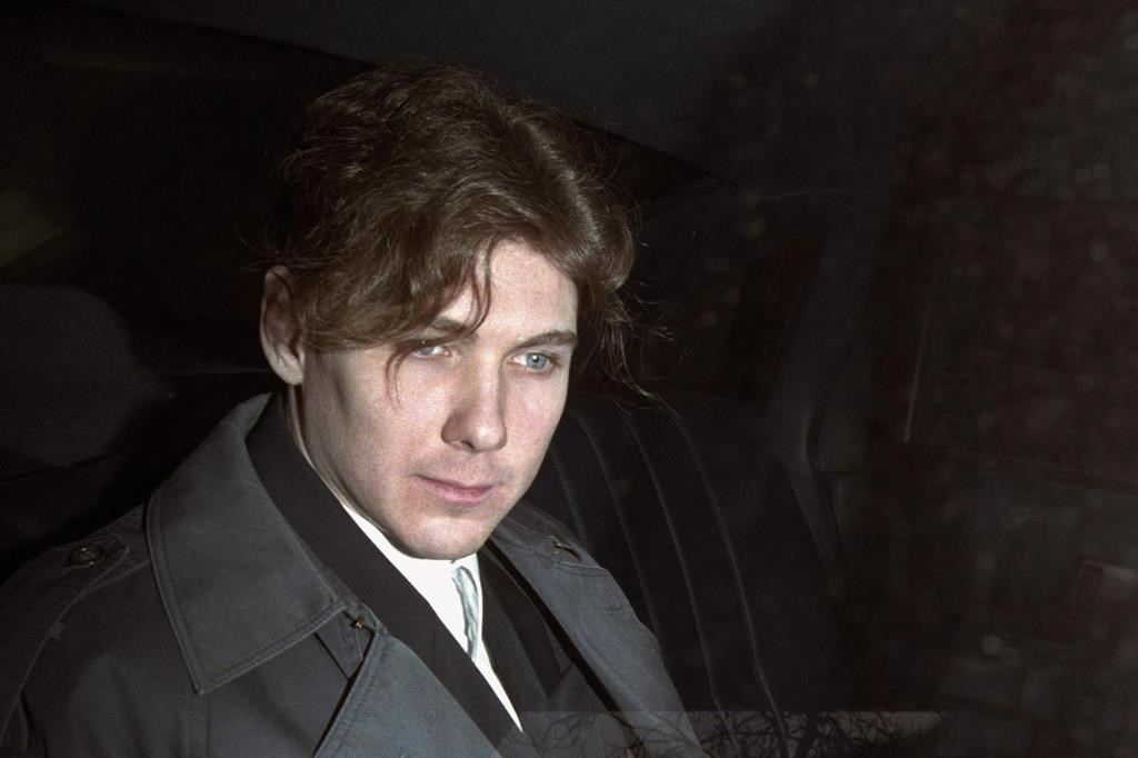 Les victimes de Paul Bernardo veulent qu'il retourne à une prison à sécurité maximale