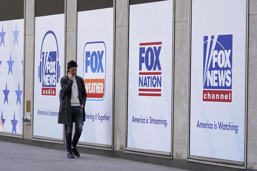 Le retrait de Tucker Carlson ne suffit pas pour un groupe, qui veut bannir Fox News