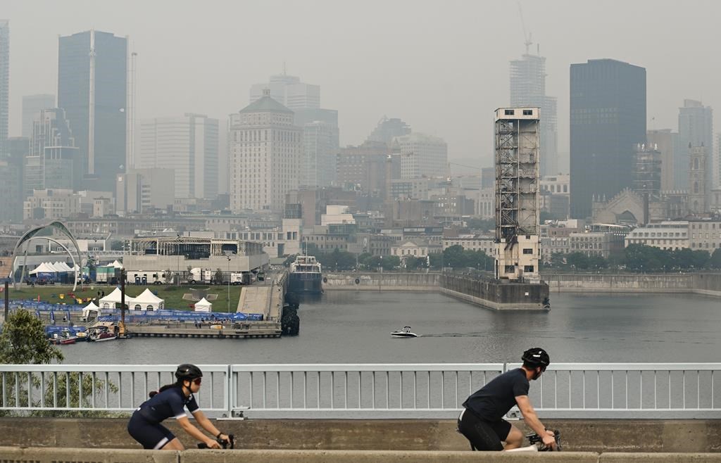 Feux de forêt: les restrictions sont levées dans le sud, mais le smog s'installe