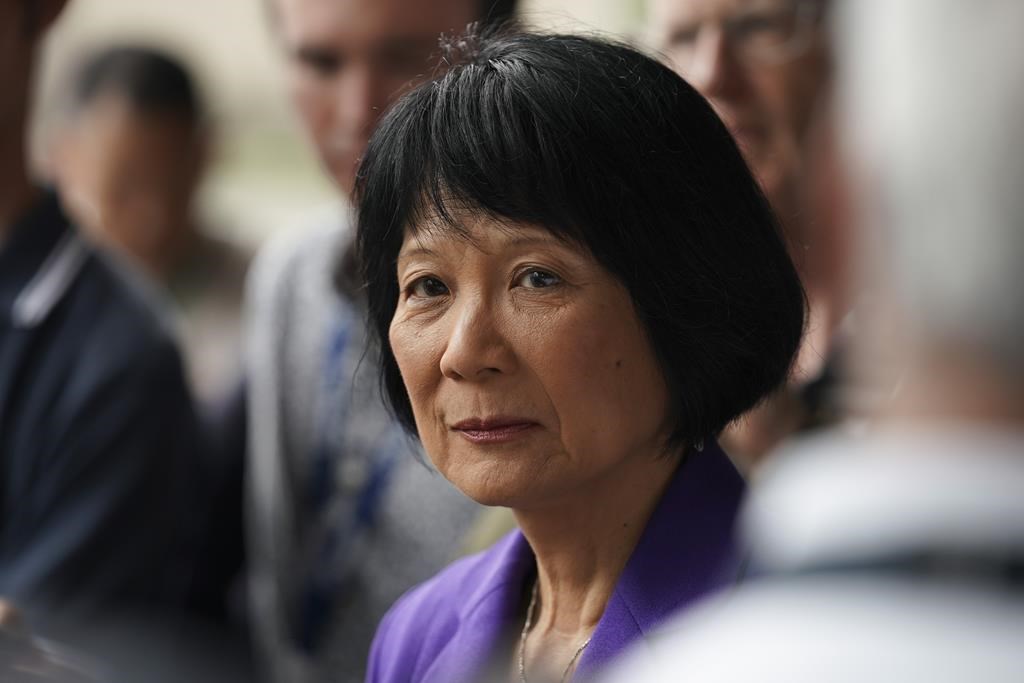 La nouvelle mairesse de Toronto, Olivia Chow, promet d'écouter d'abord