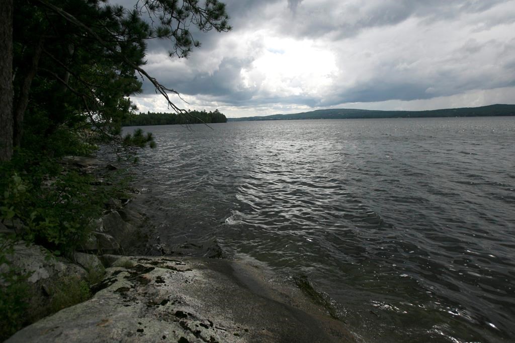 Lac Memphrémagog: le niveau d'eau a baissé un peu, mais il reste élevé