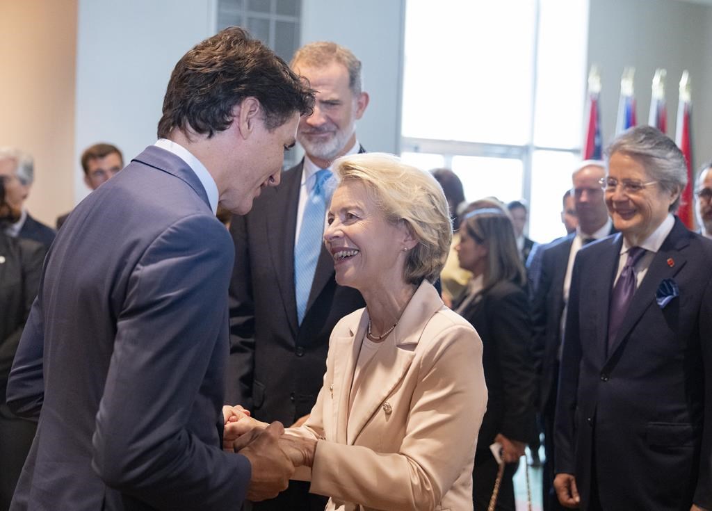 Justin Trudeau remet un prix à la présidente de la Commission européenne