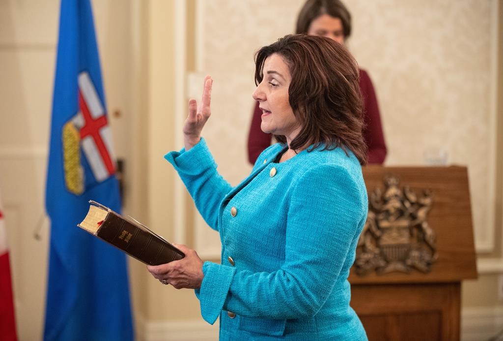 Le gouvernement albertain enquête sur les frais médicaux d'une clinique