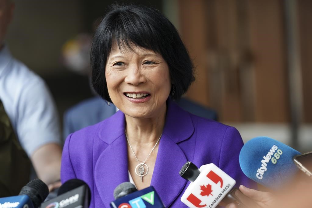 Olivia Chow prend ses fonctions de mairesse, parlant d'un «jour de renouveau»