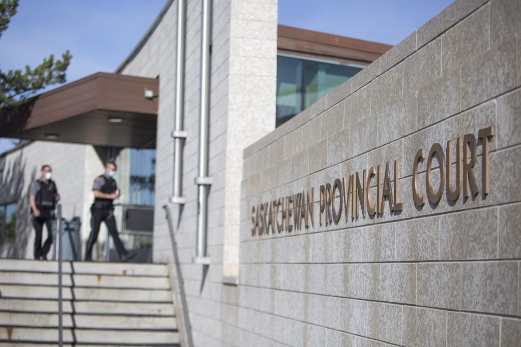 Un policier de la Saskatchewan a été accusé de négligence criminelle causant la mort