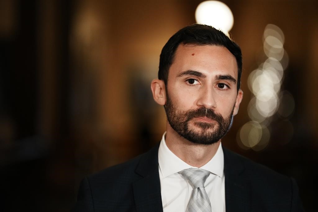 L'Ontario enquête après la mort d'un directeur qui se disait accusé à tort de racisme