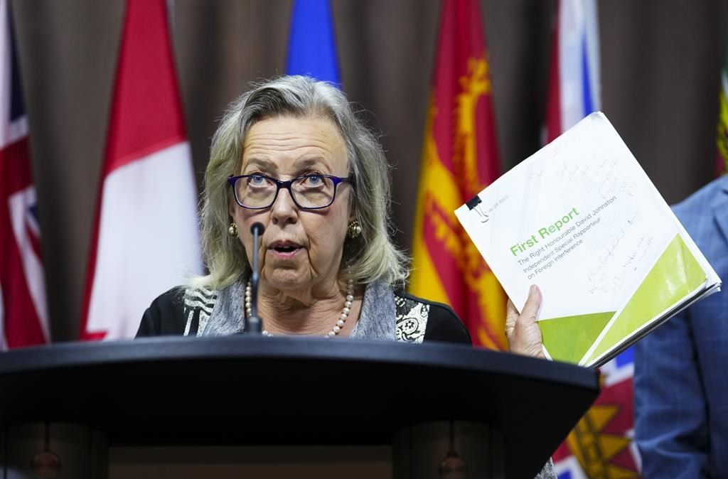 Ingérence étrangère: May dit ne pas avoir eu accès aux documents essentiels