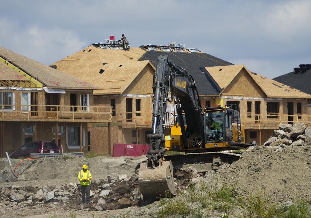 Le fédéral cherche à inciter les Villes à construire plus de logements