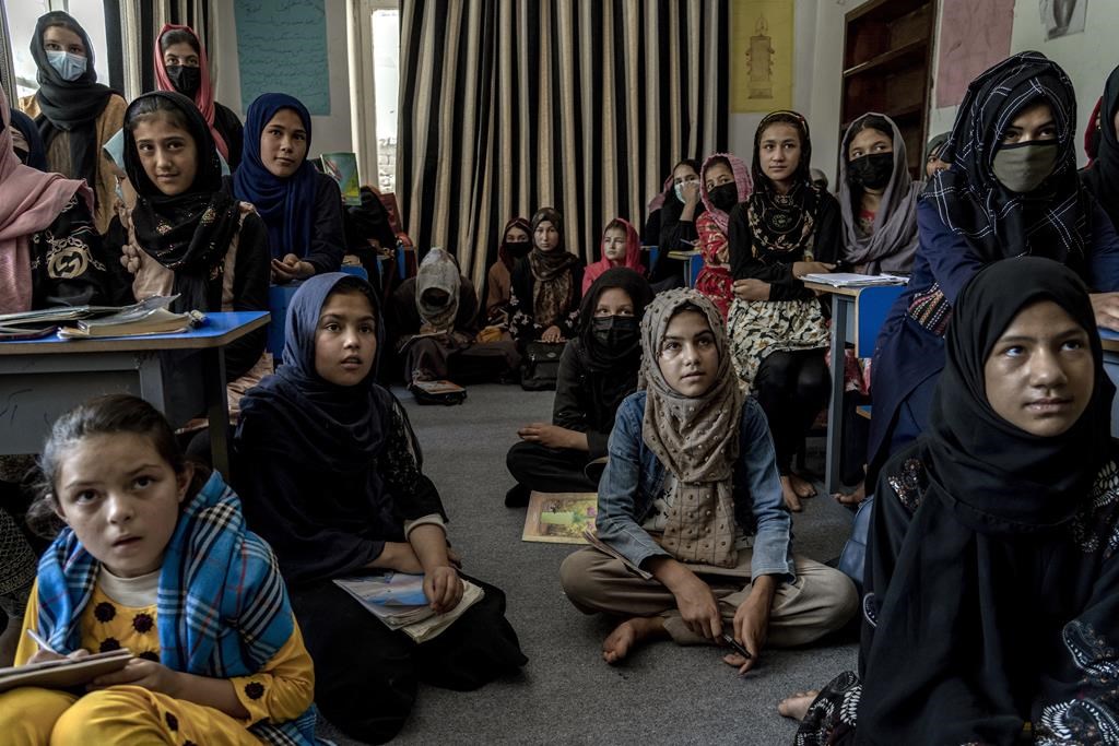 Deux ans après l'arrivée des talibans, les femmes afghanes cherchent de l'aide