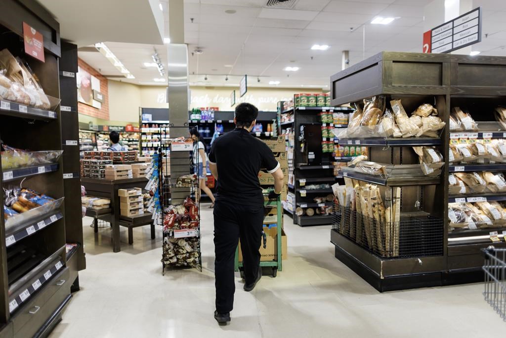 La chaîne de supermarchés Metro donne des denrées pendant la grève à Toronto