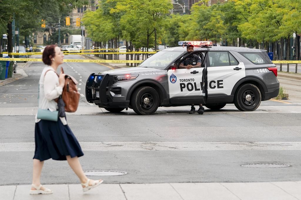 Un homme tué dans une fusillade en pleine rue au centre-ville de Toronto