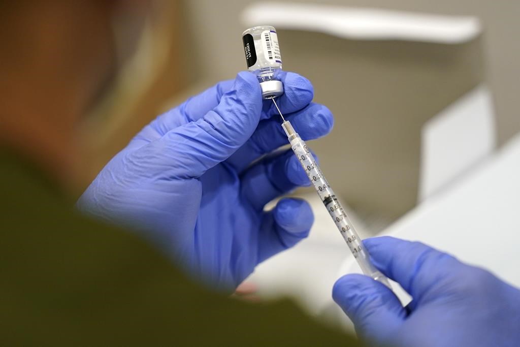 La politique de vaccination dans l'armée violait les droits, selon un comité