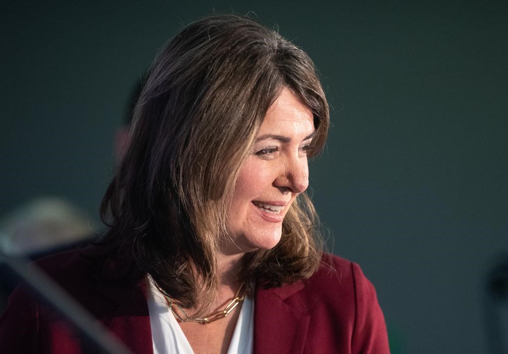 Energie renouvelable en Alberta: une explication de la PM Smith mise en doute