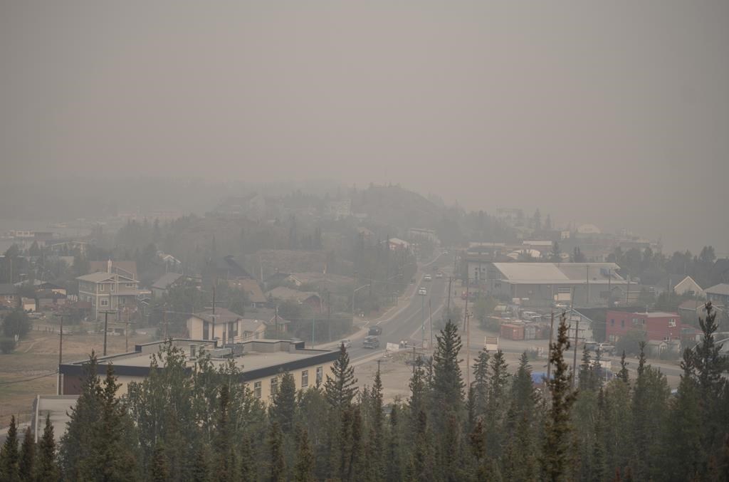 Les feux de forêt ne sont plus qu'à 16 km de Yellowknife, capitale des T.-N.-O.