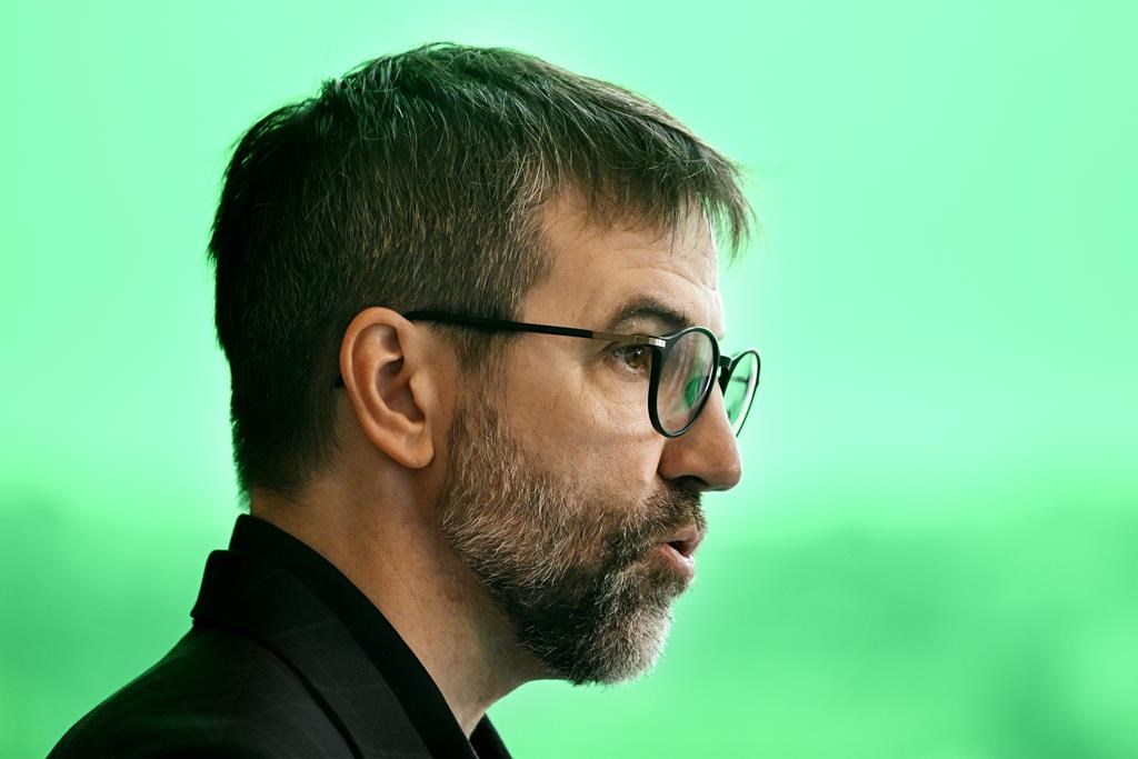 Steven Guilbeault doit annoncer le projet de règlement sur l’électricité propre