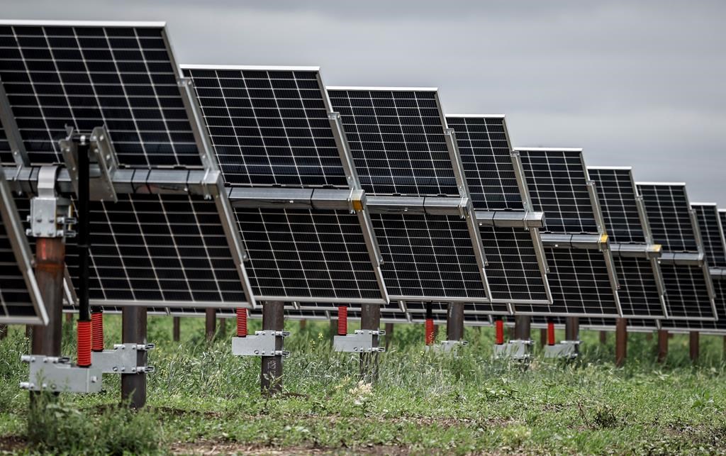Les travailleurs de l'énergie renouvelable s'interrogent sur la pause de l'Alberta