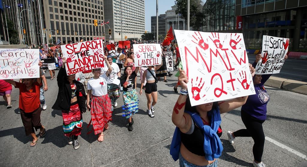 Femmes autochtones tuées: une manifestation à Winnipeg pour la fouille d'un dépotoir