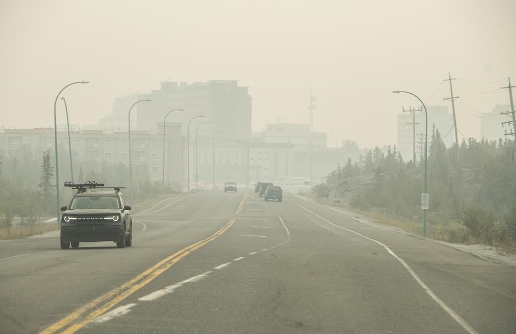 Feux: presque tous les habitants évacués de Yellowknife, mais 1600 tardent à partir