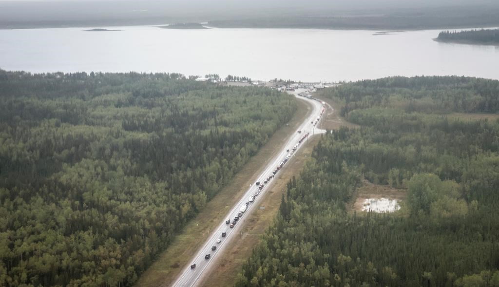 Yellowknife se transforme en ville fantôme à cause des feux de forêt