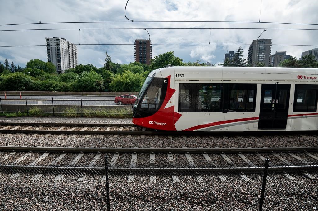 Le prolongement vers le sud du train léger d'Ottawa n'ouvrira pas avant novembre