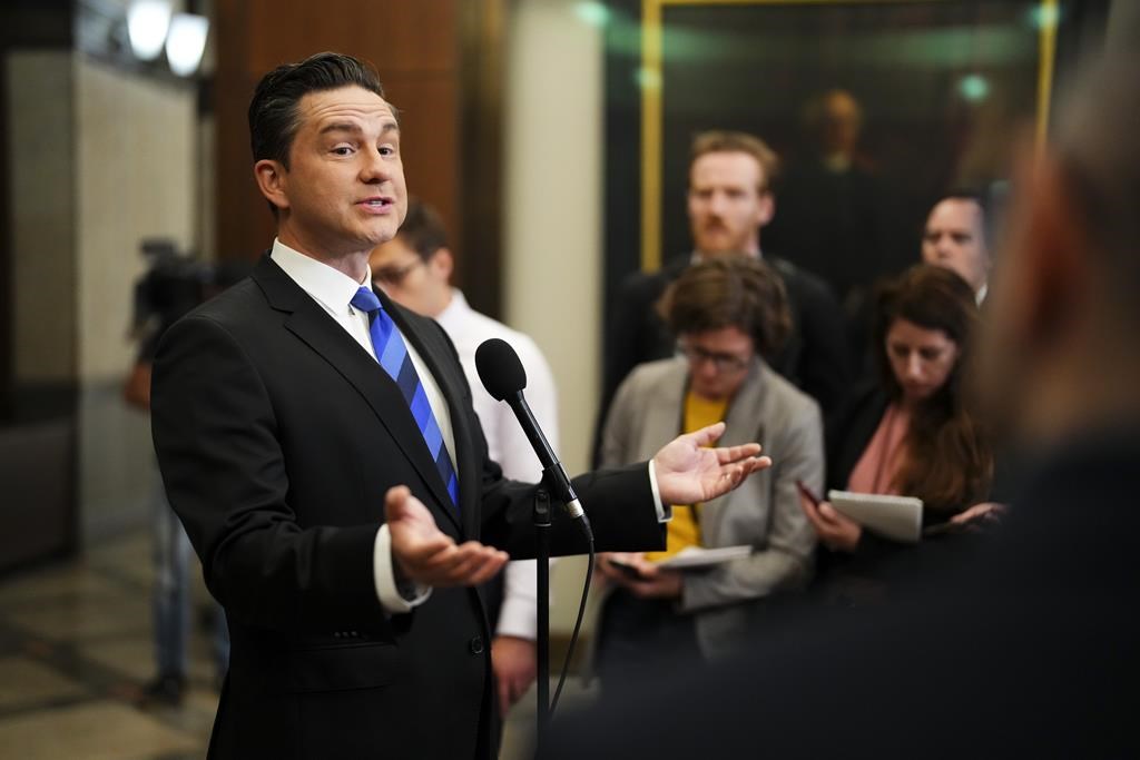 Poilievre n'est pas chaud à l'idée d'un programme universel d'assurance-médicaments
