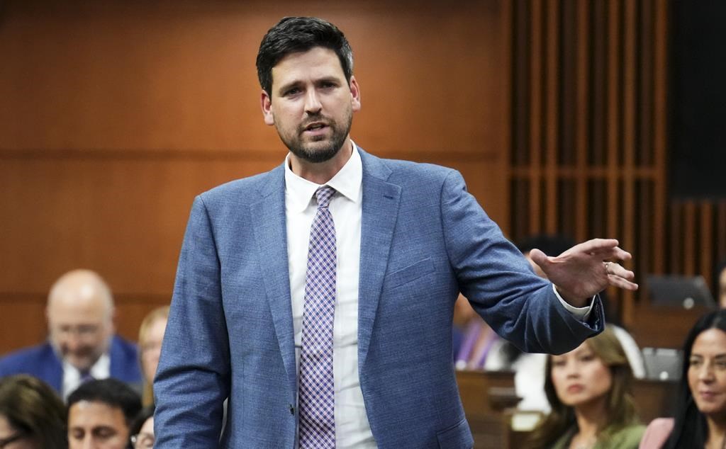 Logement: Fraser reconnaît qu'il y a des «conditions» pour une entente avec Québec
