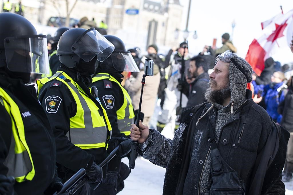 Procès du convoi: la cour croule sous les preuves provenant des médias sociaux