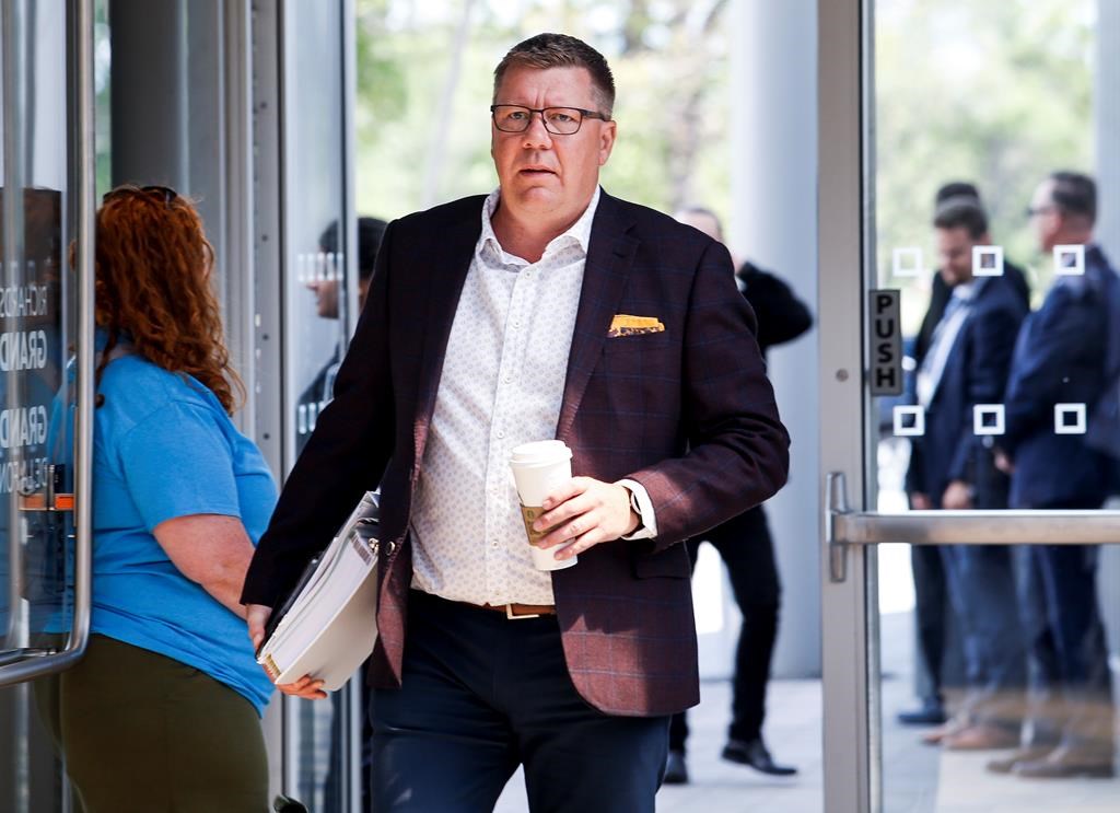 La Saskatchewan n'exclut pas la disposition de dérogation pour les pronoms trans