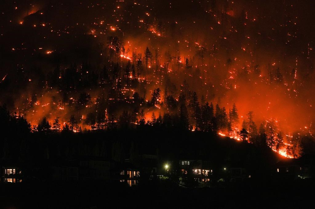 Ottawa prévient que la saison des feux de forêt, déjà «record», pourrait s'éterniser