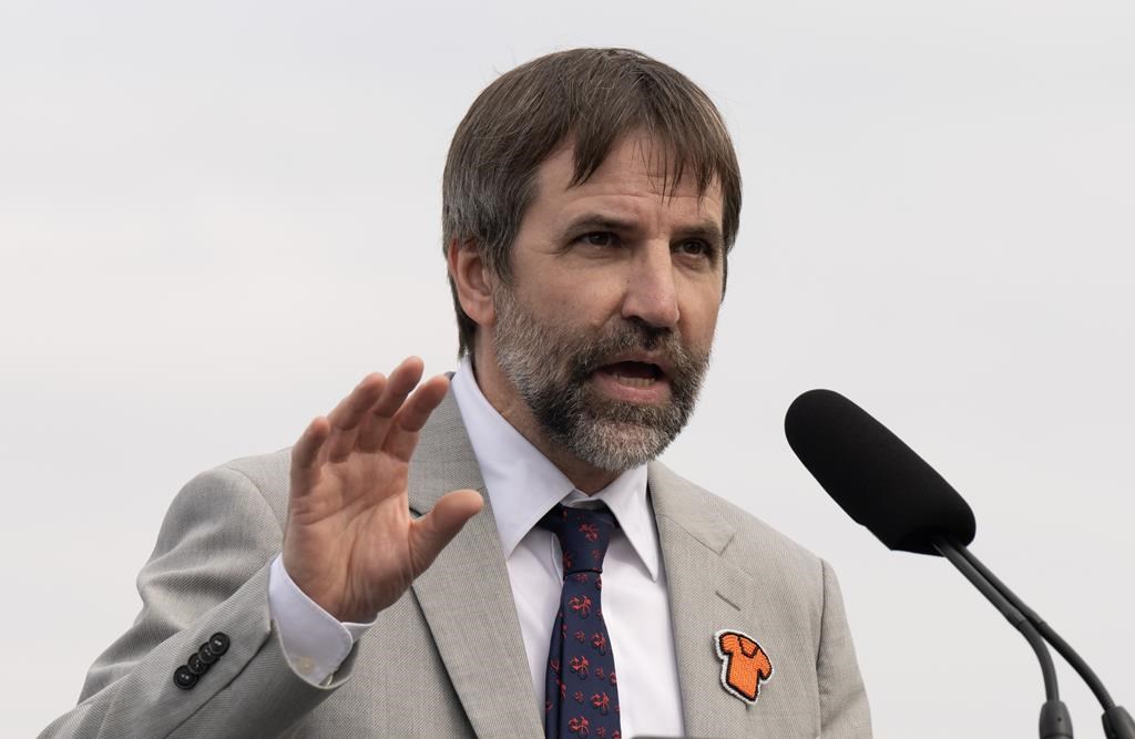 Électricité propre: pas de traitement spécial pour l'Alberta, dit Steven Guilbeault