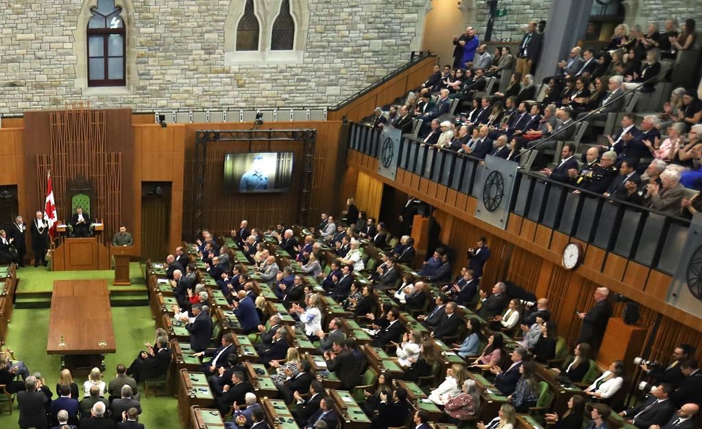 Un groupe ukrainien défend l'ancien membre de la Waffen SS honoré au Parlement