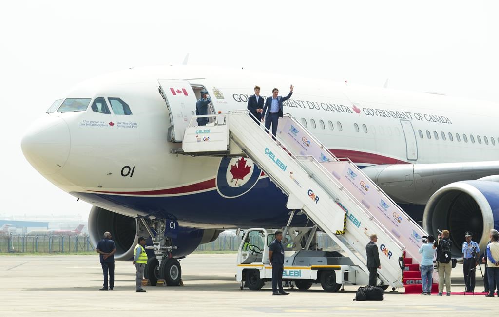 Justin Trudeau quitte l'Inde après avoir été retardé par un problème d'avion