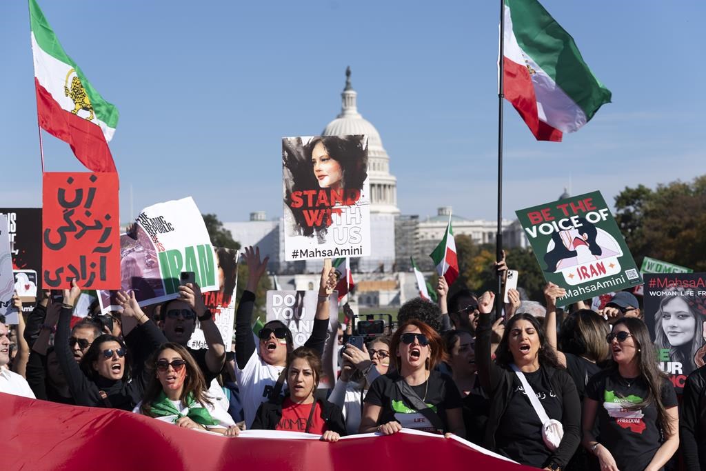 Un an après le décès de Masha Amini, le Canada impose de nouvelles sanctions à l'Iran