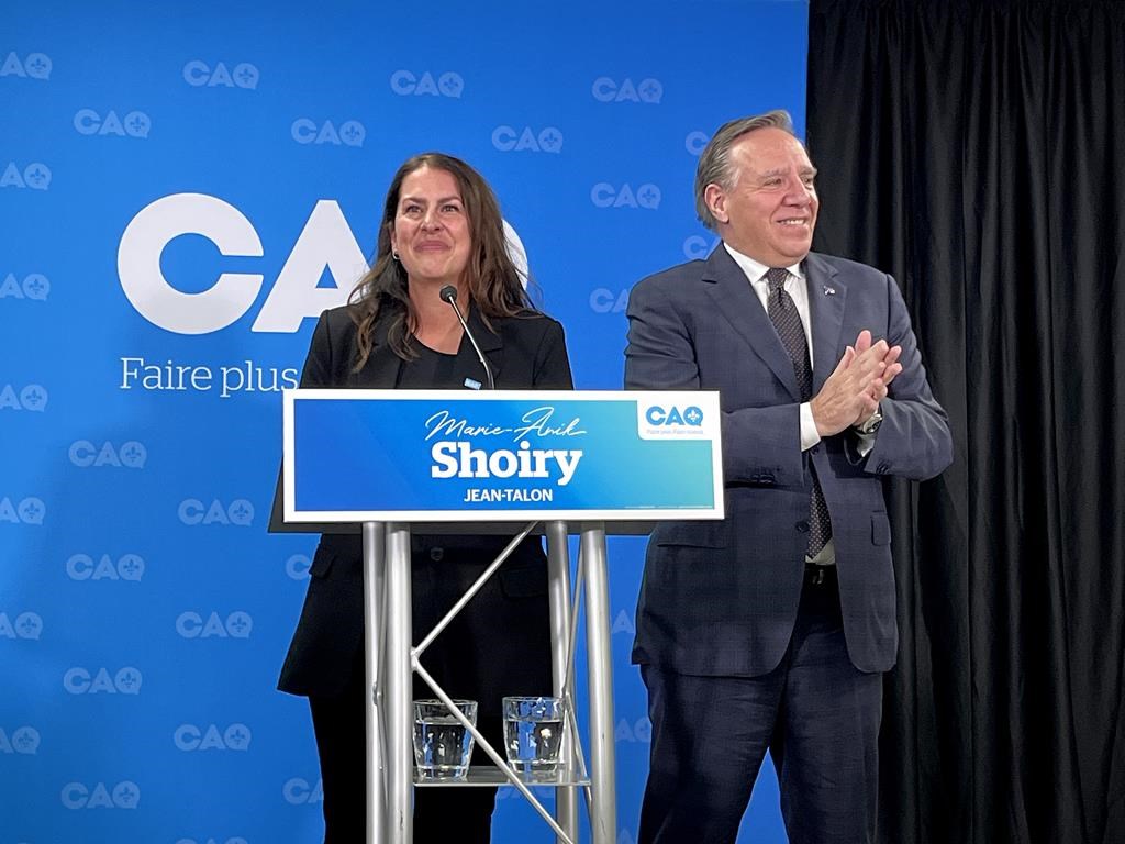 François Legault n’apparaît pas sur les affiches dans Jean-Talon