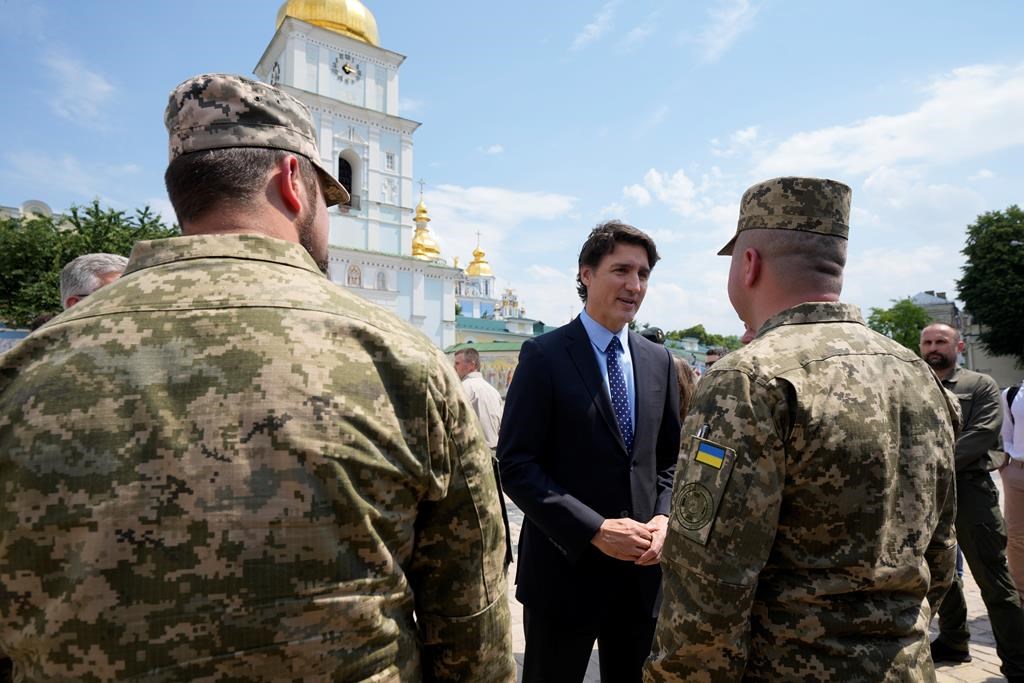 Le Canada se joint à des alliés pour fournir des équipements militaires à l'Ukraine