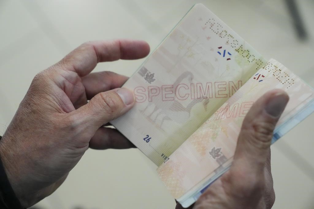 Coût de la refonte visuelle du passeport: Ottawa a communiqué un chiffre erroné