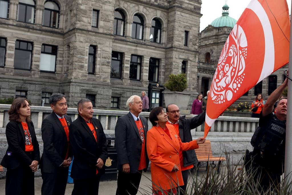 C.-B.: un drapeau flotte en mémoire des survivants et des victimes des pensionnats