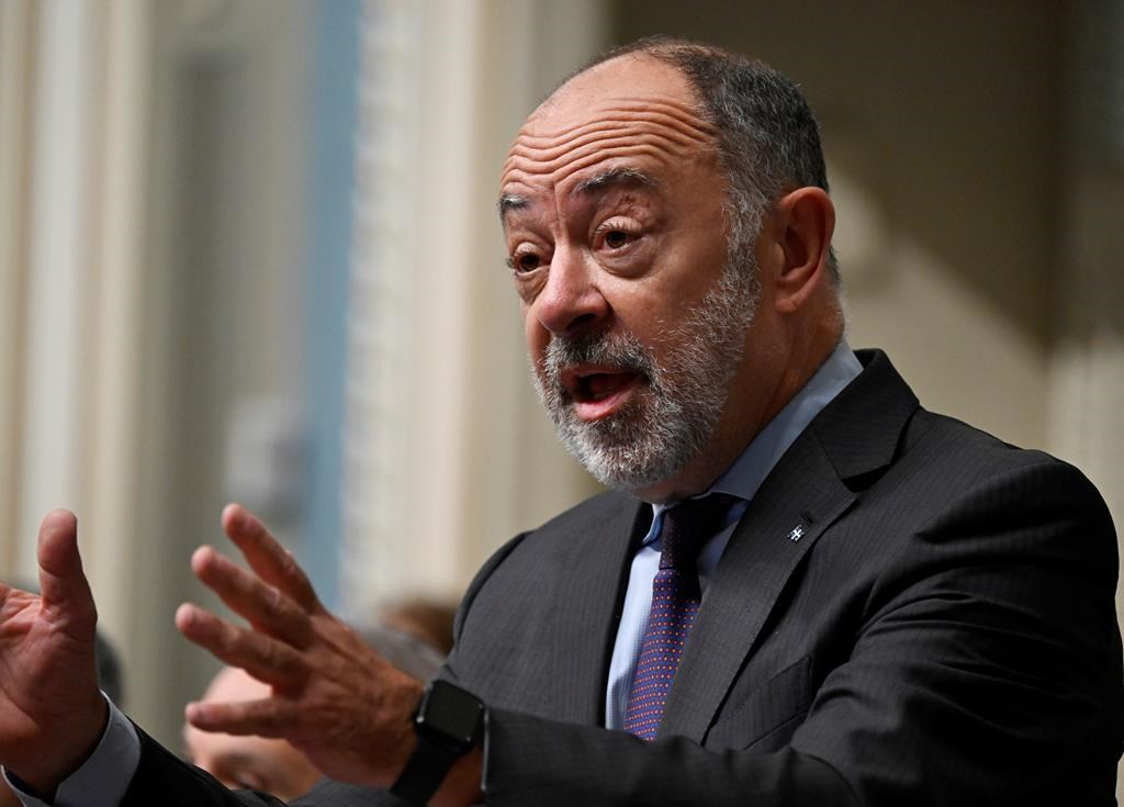 Dubé veut des chambres privées gratuites dans tous les hôpitaux