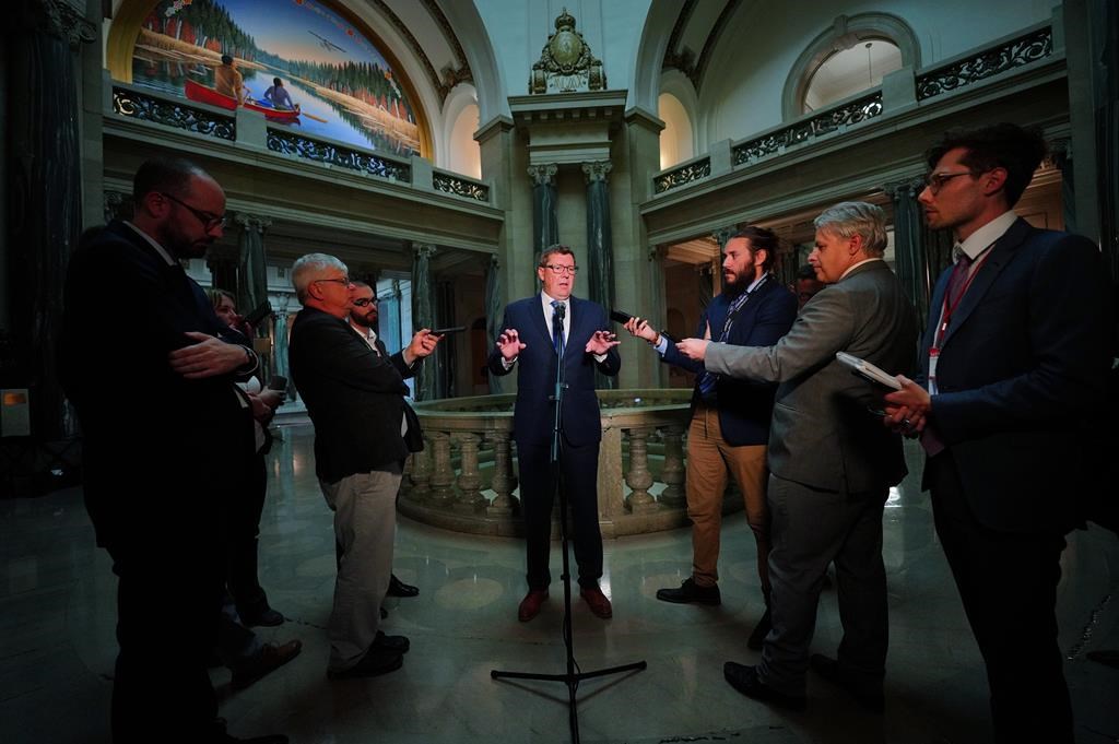 La Saskatchewan invoque la clause dérogatoire concernant les élèves trans
