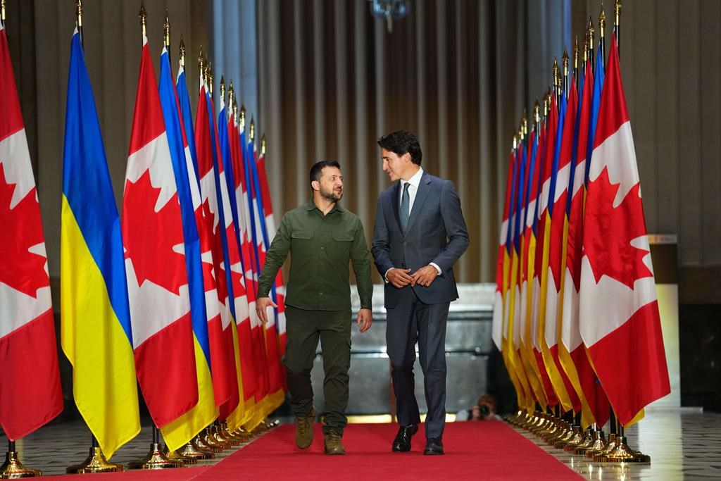 Les Canadiens veulent garder au même niveau l'aide à l'Ukraine, selon un sondage