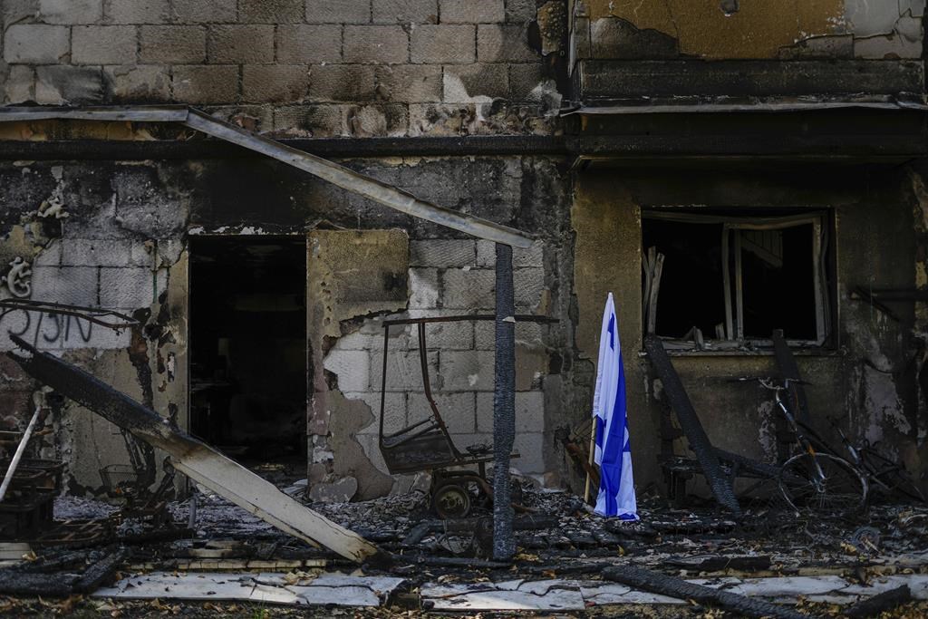 Le fils d'une Canadienne retenue en otage à Gaza critique l'armée israélienne