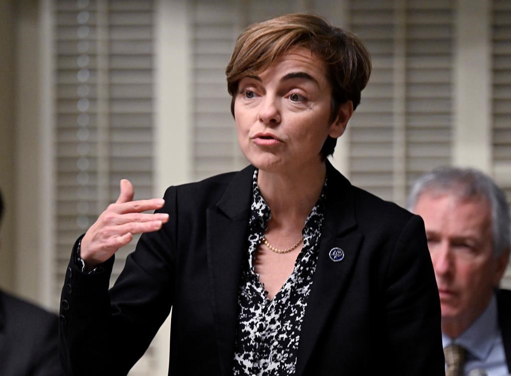 Immigration: Fréchette veut que l'Assemblée parle d'une seule voix, QS refuse
