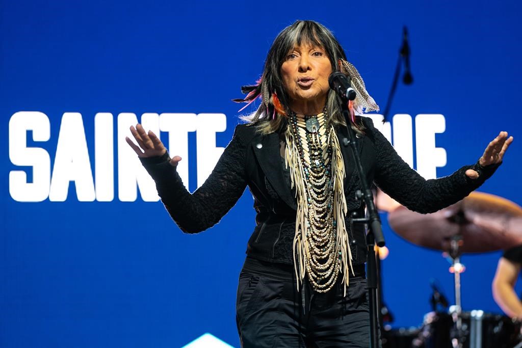 La CBC défend le reportage qui conteste l'ascendance autochtone de Buffy Sainte-Marie