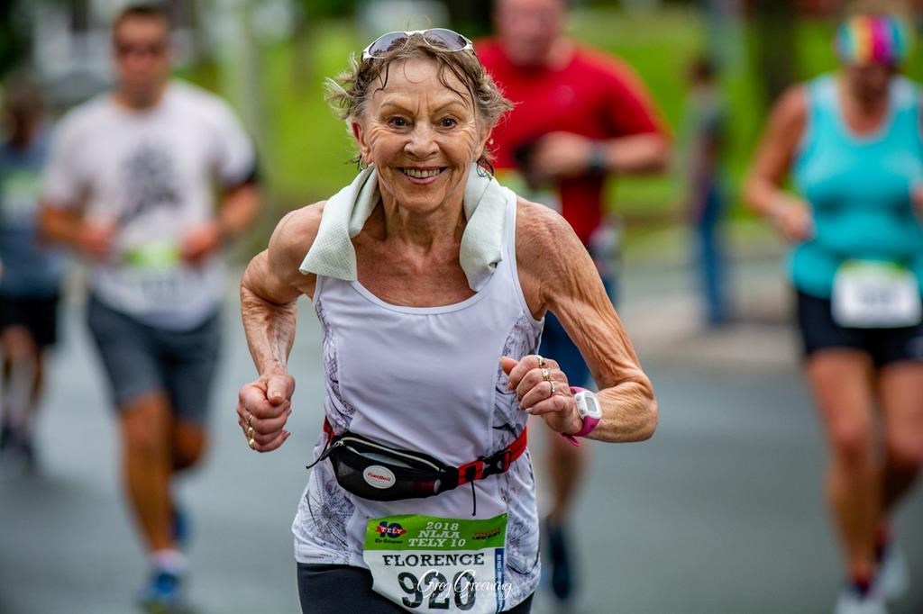 Une coureuse de 85 ans a réalisé une course de 20 km à Terre-Neuve