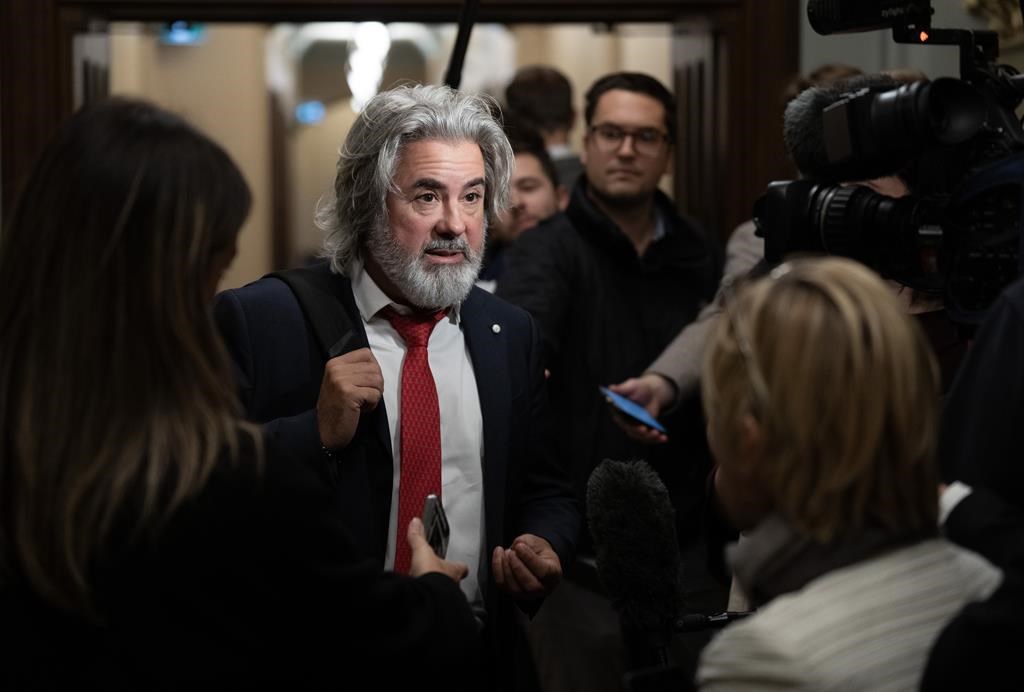 Air Canada se défend d'avoir fait preuve de discrimination envers un député anglais